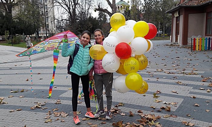 Ученици от ОУ „Валери Петров” – Плевен организираха пъстър парад на хвърчилата по проект „Последвай живота!“