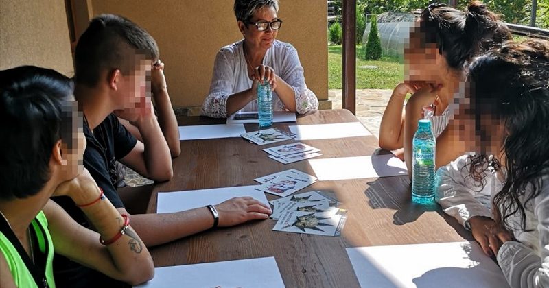 Специалист от ПИЦ – Плевен проведе обучение на тема „Зависимости“ с момичета от ВУИ – Подем