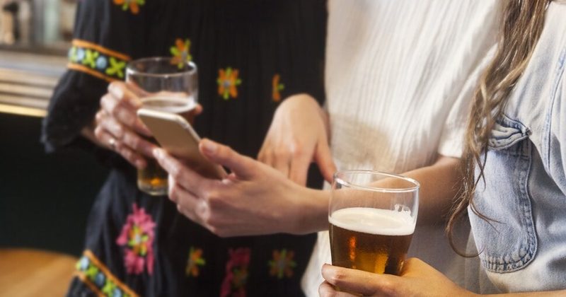 За час в социалните медии младежите могат да видят над 20 реклами за алкохол