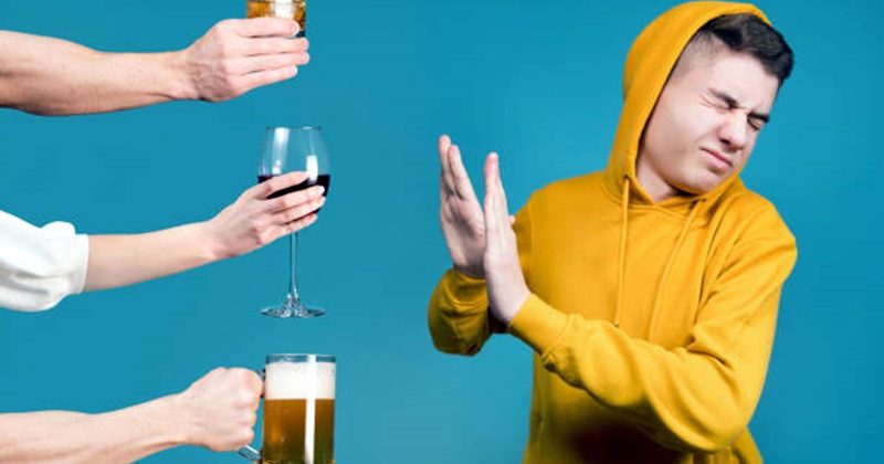 Изследват какви са причините все повече младежи да избягват консумацията на алкохол